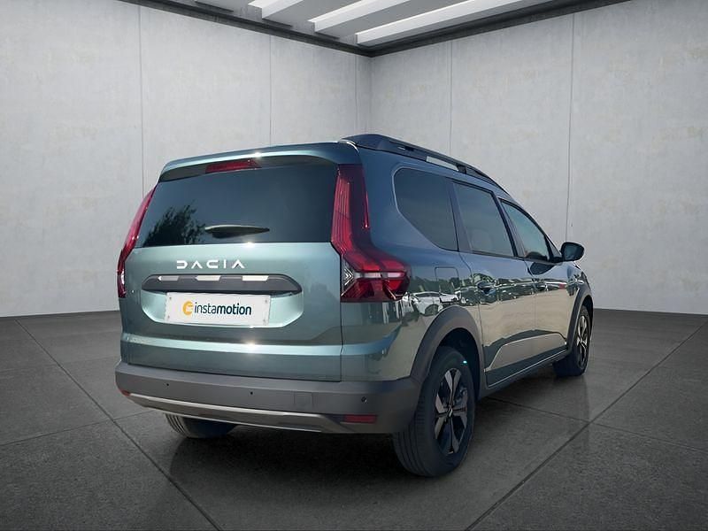 Neu Dacia Jogger 101 PS (74 kW) 2025 Grün Van / Kleinbus