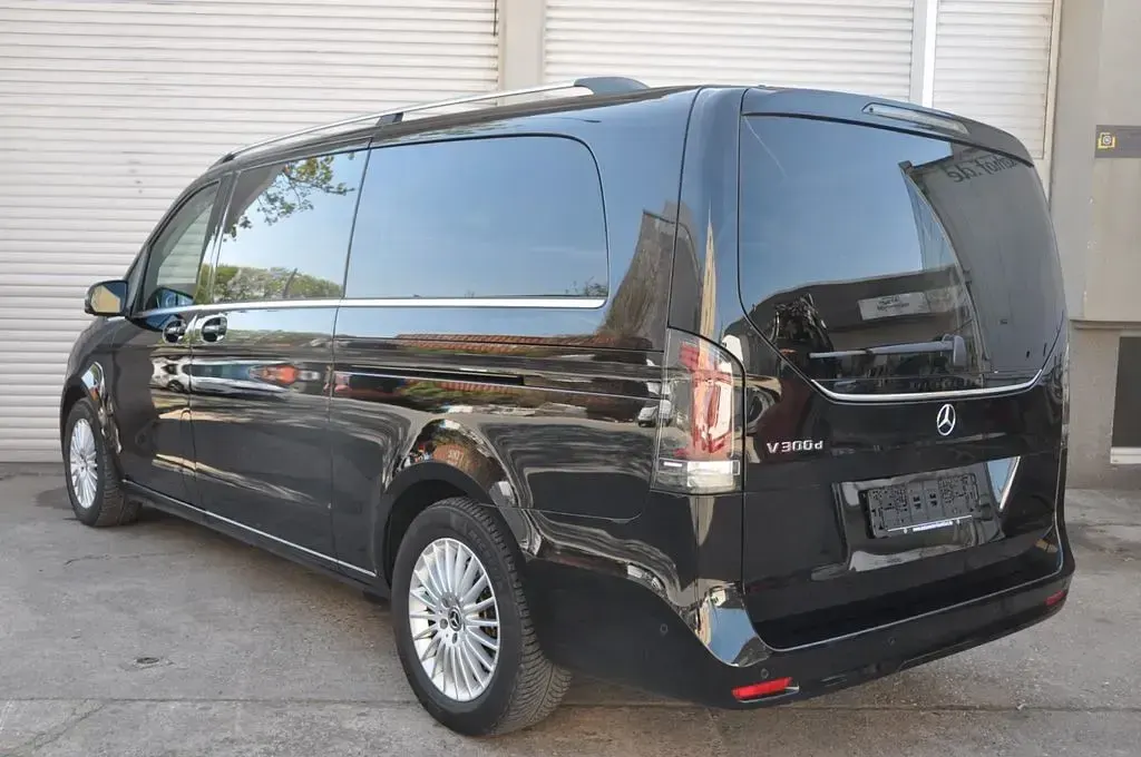 Gebraucht Mercedes V300 Avantgarde 237 PS (174 kW) 2024 Schwarz Van / Kleinbus