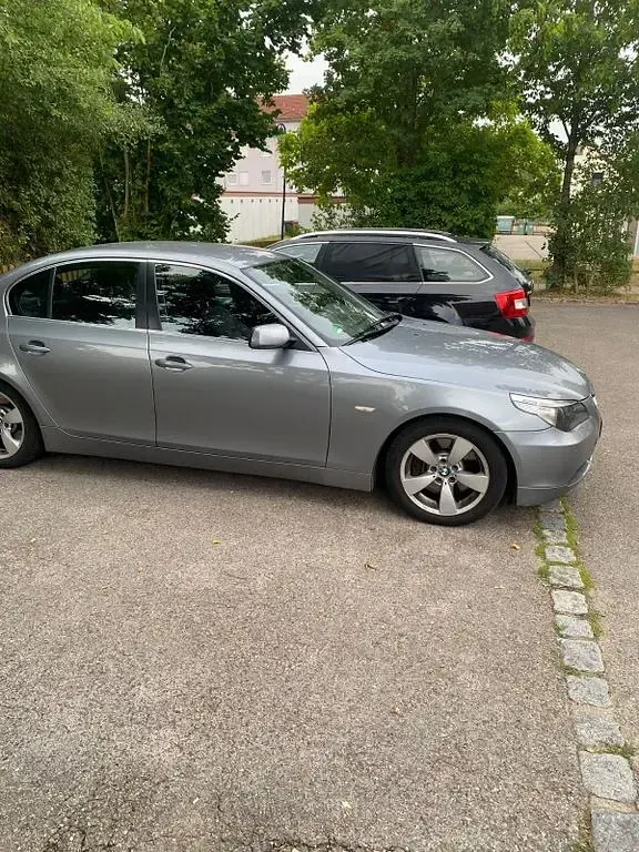 Gebraucht BMW 530 218 PS (160 kW) 2005 Grau Limousine