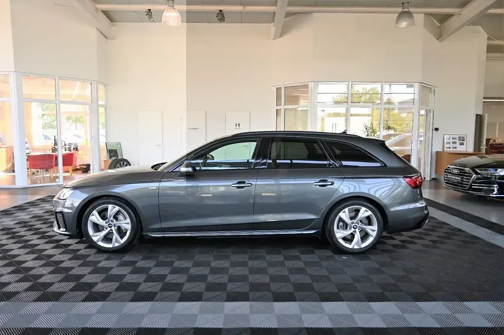 Używany Audi A4 S-Line 265 KM (194 kW) 2023 Szary Kombi
