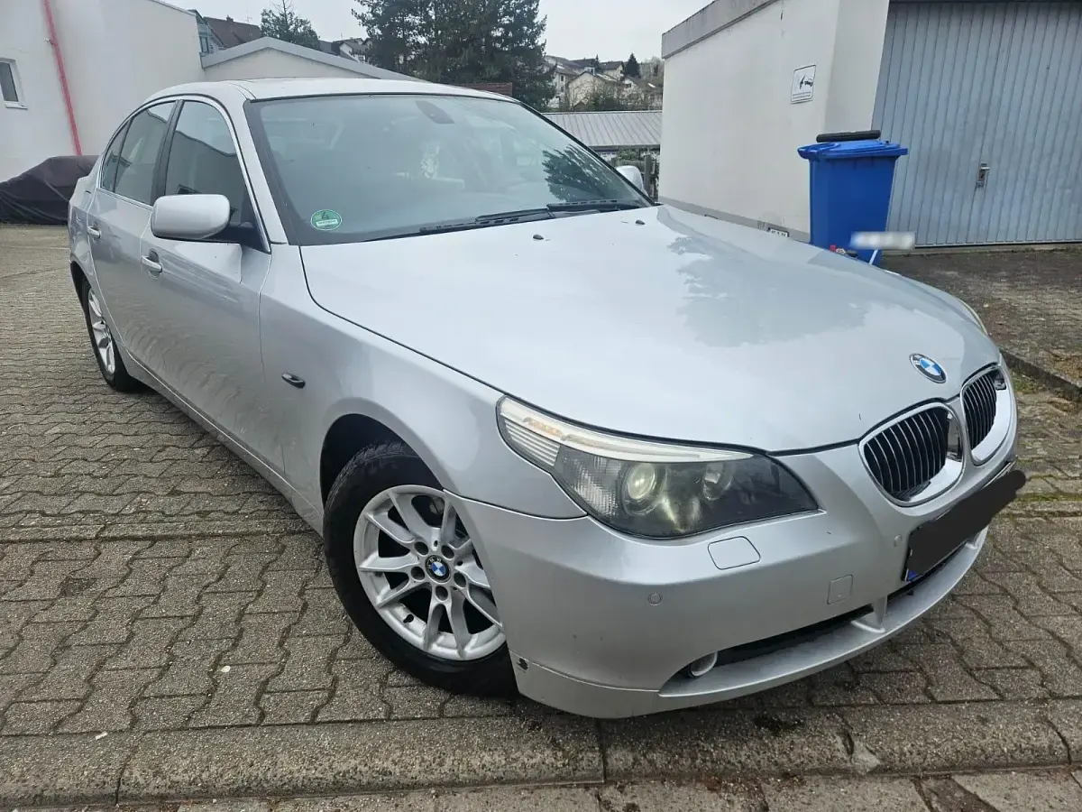 Second-hand BMW 523 177 CP (130 kW) 2007 Argintiu Berlinǎ