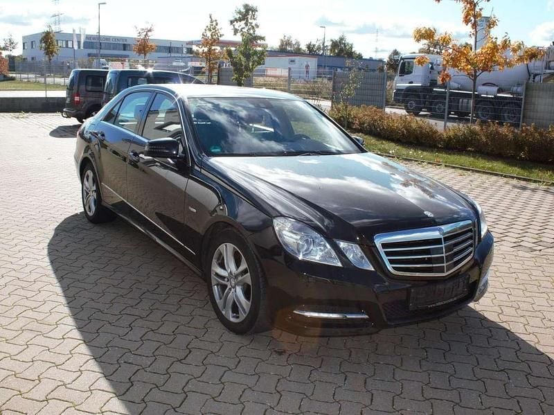 Gebraucht Mercedes E350 Avantgarde 265 PS (194 kW) 2011 Schwarz Limousine