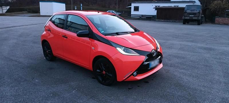 Gebraucht Toyota Aygo 70 PS (51 kW) 2014 Orange Kleinwagen