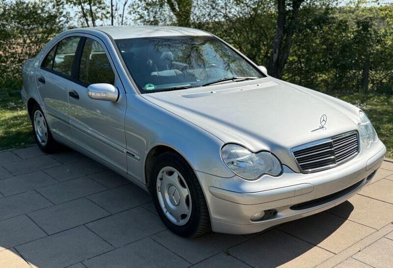 Silber Gebraucht 2003 Mercedes C180 Limousine | 4.290 € (Fairer Preis) - Bild 1/4