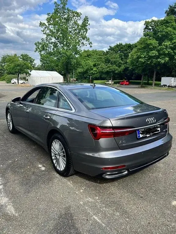 Gebraucht Audi A6 Ambiente 163 PS (119 kW) 2021 Grau Limousine