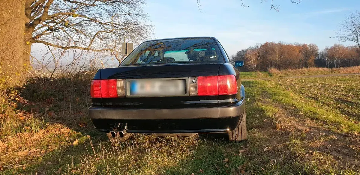 Używany Audi 80 174 KM (127 kW) 1992 Czarny Sedan/Limuzyna