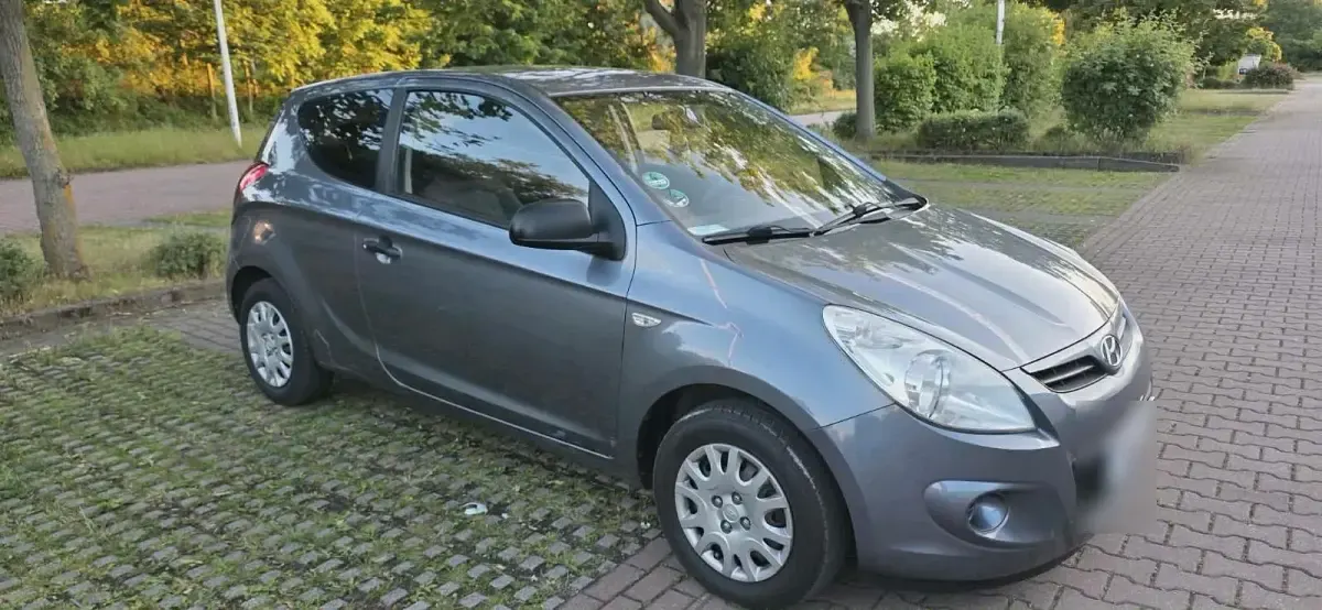 Gebraucht Hyundai i20 78 PS (57 kW) 2009 Grau Kleinwagen