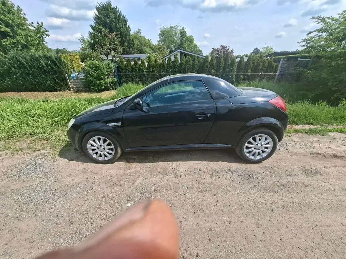 Gebraucht Opel Tigra 90 PS (66 kW) 2009 Schwarz Cabrio