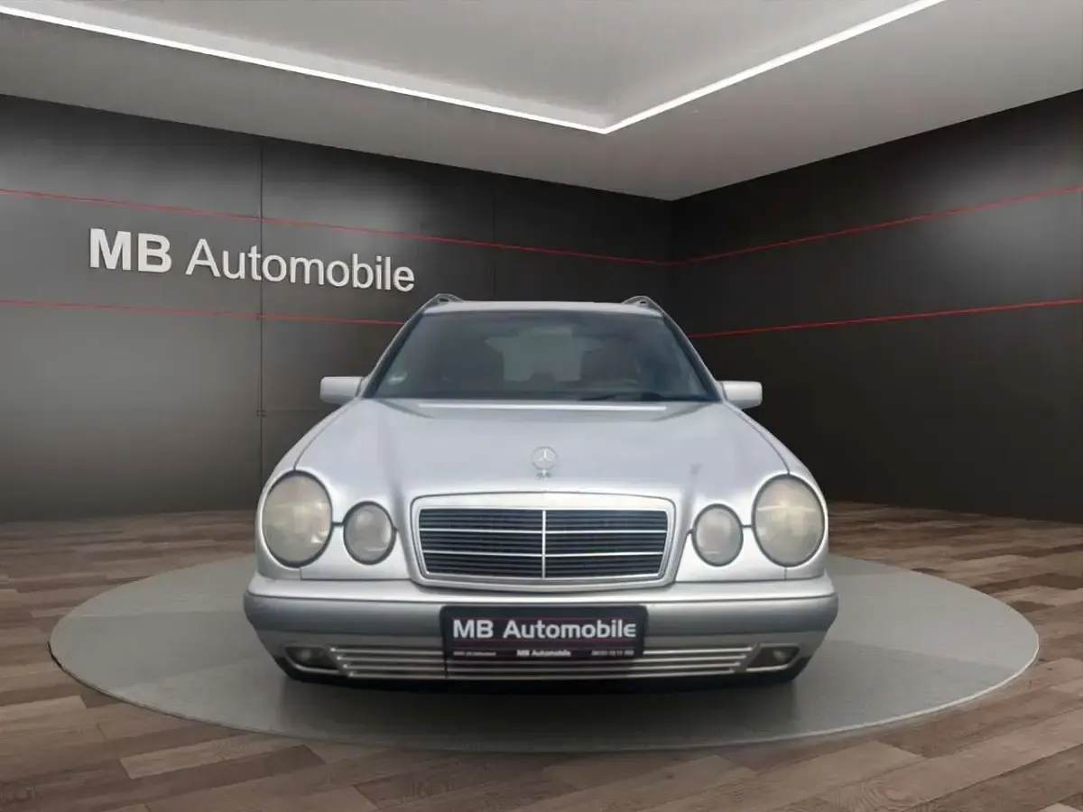 Gebraucht Mercedes E240 170 PS (125 kW) 1998 Grau Kombi