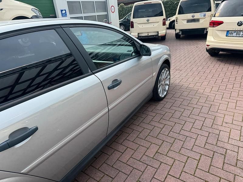 Begagnad Opel Vectra 147 HK (108 kW) 2002 Silver Sedan