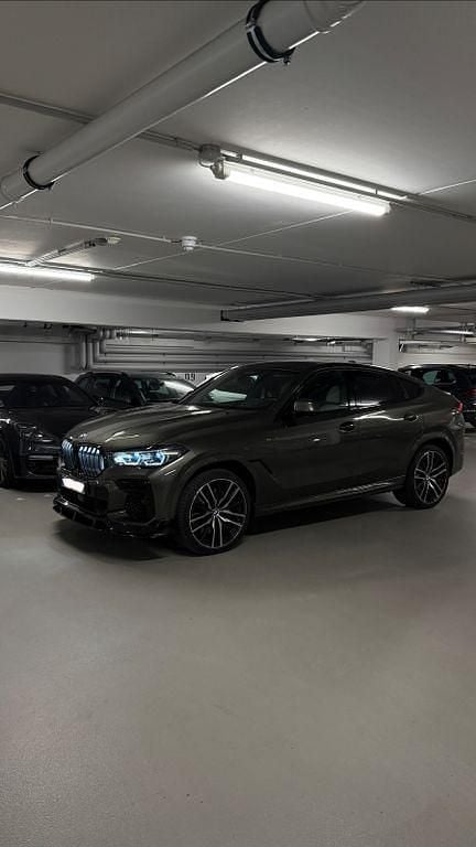 Grün Gebraucht 2021 BMW X6 M50 Sport Line SUV | 63.450 € (Fairer Preis) - Bild 1/4