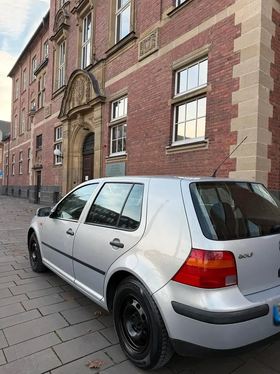 Gebraucht VW Golf 102 PS (75 kW) 1998 Silber Coupé