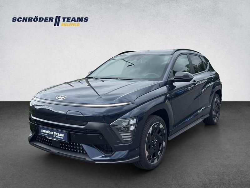 Blau (sailing blue) Neu 2025 Hyundai Kona N Line SUV | 47.340 € - Bild 1/4