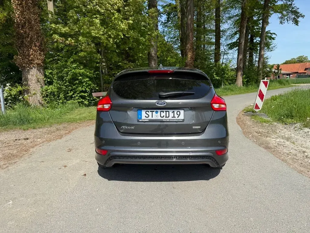 Gebraucht Ford Focus ST-Line 140 PS (102 kW) 2018 Grau Limousine