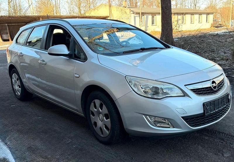 Gebraucht Opel Astra 125 PS (91 kW) 2011 Silber Kombi