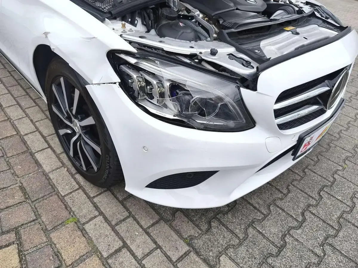 Gebraucht Mercedes C300 245 PS (180 kW) 2019 Polarweiss  unilack Kombi