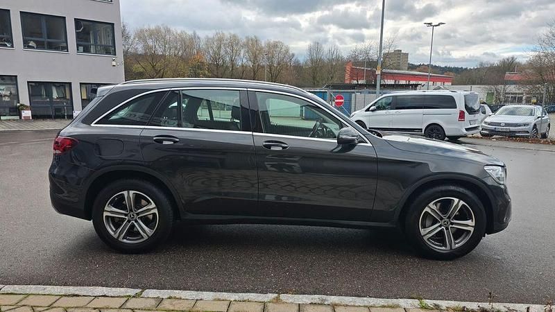 Gebraucht Mercedes GLC220 194 PS (142 kW) 2019 Graphitgrau SUV