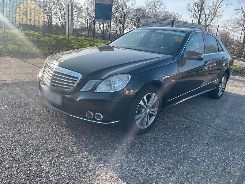 Gebraucht Mercedes E220 Elegance 170 PS (125 kW) 2010 Schwarz Limousine