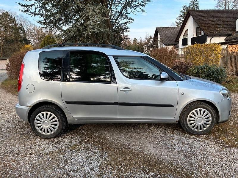 Gebraucht Skoda Roomster Plus Edition 105 PS (77 kW) 2009 Silber Van / Kleinbus