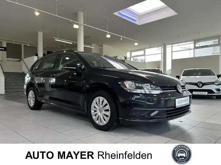 Schwarz metallic Gebraucht 2019 VW Golf VII Comfortline Kombi | 10.480 € (Fairer Preis) - Bild 1/4