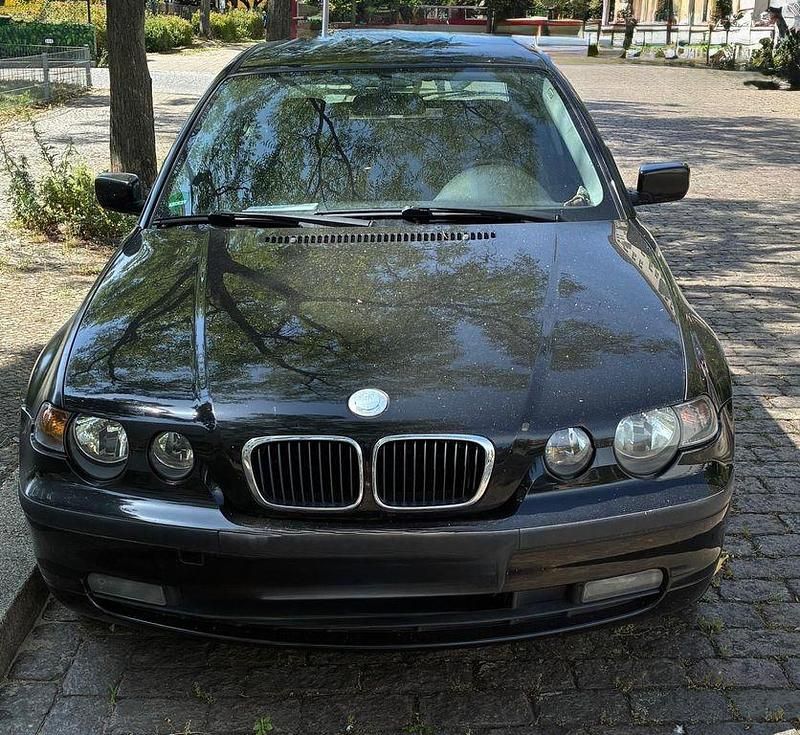 Second-hand BMW 316 116 CP (85 kW) 2004 Negru Berlinǎ