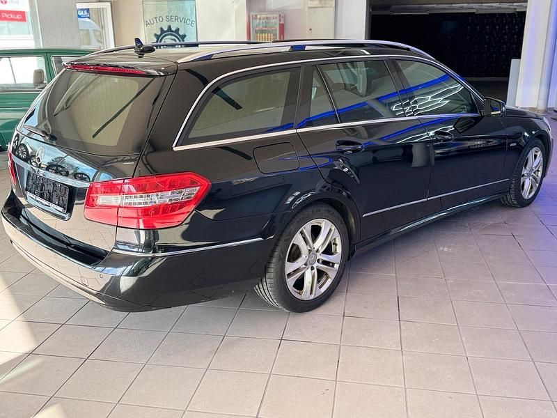 Gebraucht Mercedes E250 205 PS (150 kW) 2011 Schwarz Kombi