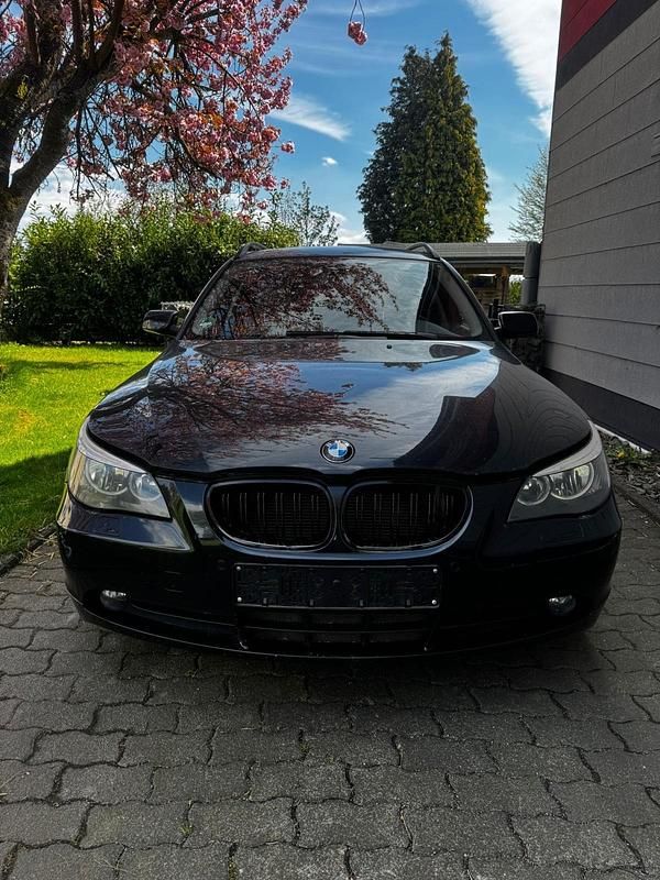 Second-hand BMW 523 2006 Negru Break