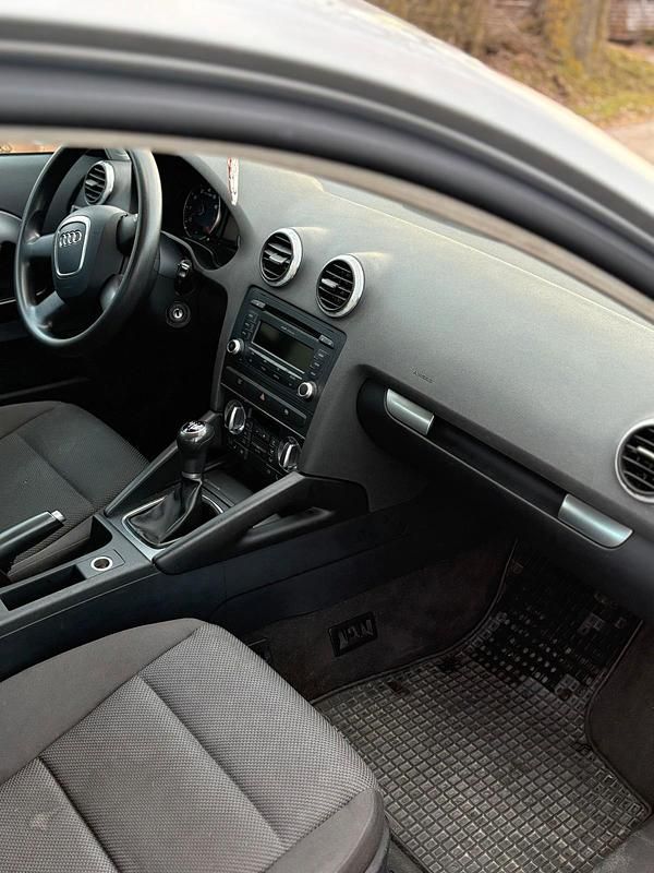 Second-hand Audi A3 102 CP (75 kW) 2009 Argintiu Hatchback