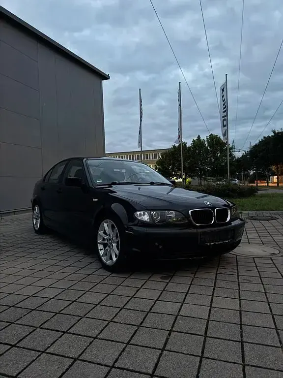 Gebraucht BMW 318 143 PS (105 kW) 2001 Schwarz Limousine