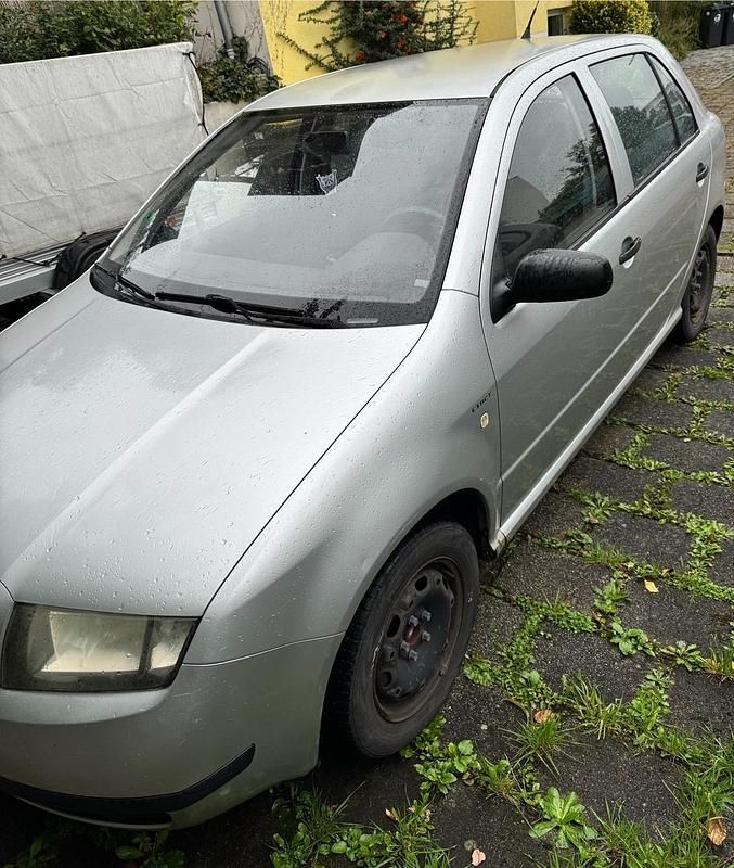 Silber Gebraucht 2003 Skoda Fabia Kleinwagen | 1.400 € (Fairer Preis) - Bild 1/4