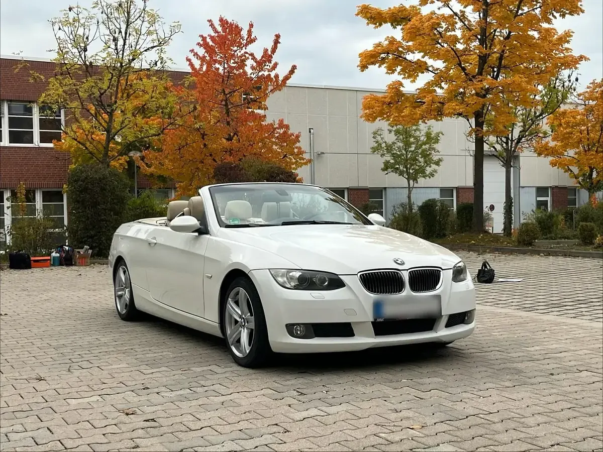 Gebraucht BMW 325 218 PS (160 kW) 2008 Weiß Cabrio