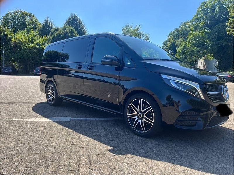 Schwarz Gebraucht 2020 Mercedes V250 AMG line Van / Kleinbus | 37.250 € (Guter Preis) - Bild 1/4