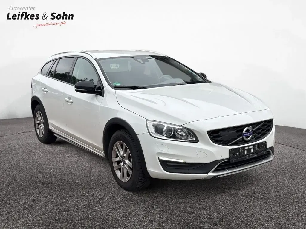 Gebraucht Volvo V60 CC Kinetic 150 PS (110 kW) 2016 Weiß Kombi