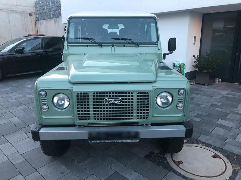 Grün Gebraucht 2016 Land Rover Defender Heritage SUV | 95.000 € - Bild 1/4