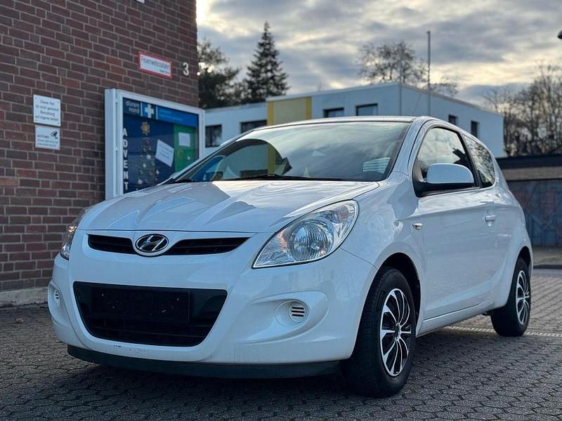 Weiß Gebraucht 2012 Hyundai i20 Kleinwagen | 4.250 € (Fairer Preis) - Bild 1/4