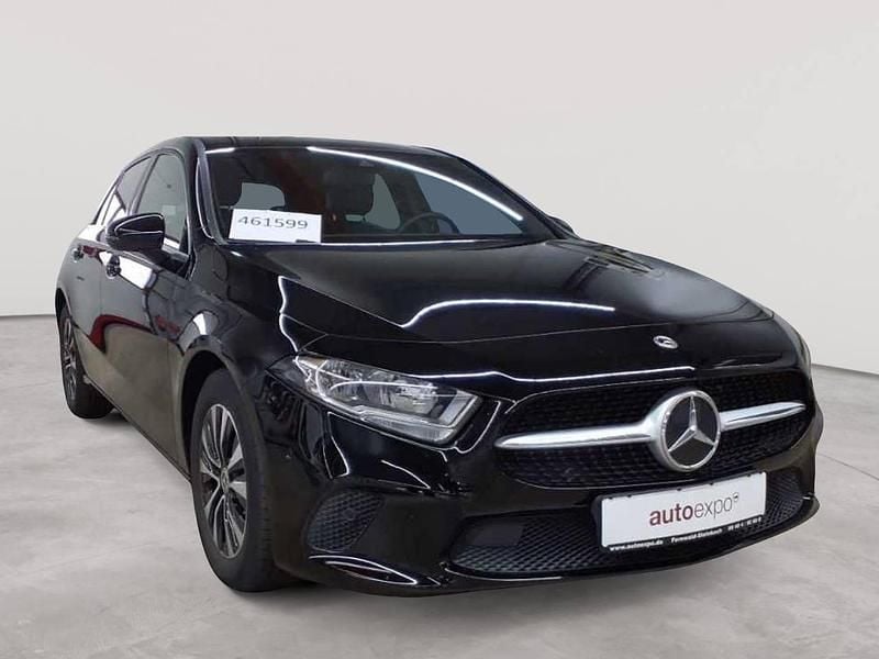 Nachtschwarz Gebraucht 2022 Mercedes A180 Style Limousine | 20.990 € (Fairer Preis) - Bild 1/4