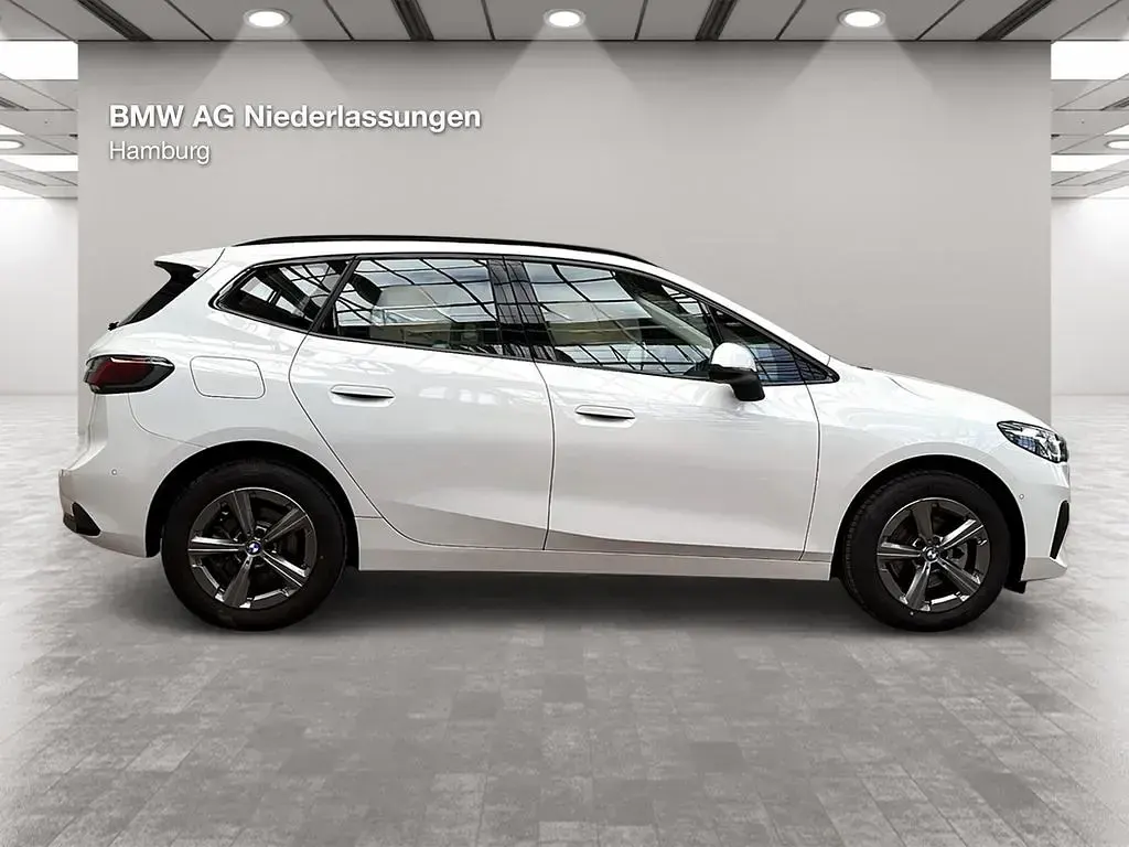 Gebraucht BMW 220 Active Tourer Luxury Line 156 PS (114 kW) 2025 Weiß Van / Kleinbus