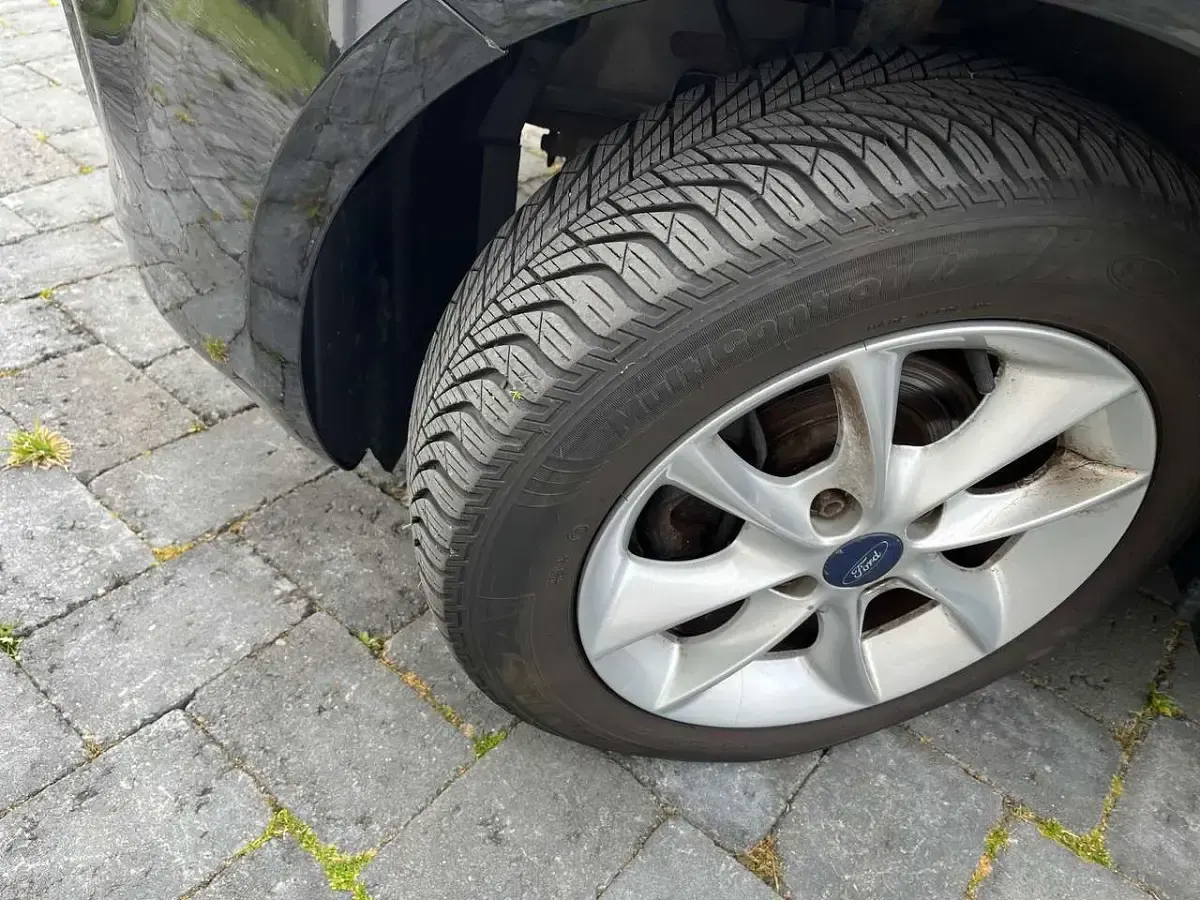 Gebraucht Ford Ka Trend 69 PS (50 kW) 2015 Schwarz Kleinwagen
