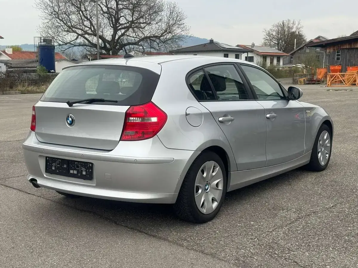 Gebraucht BMW 116 116 PS (85 kW) 2010 Titansilber metallic Kleinwagen