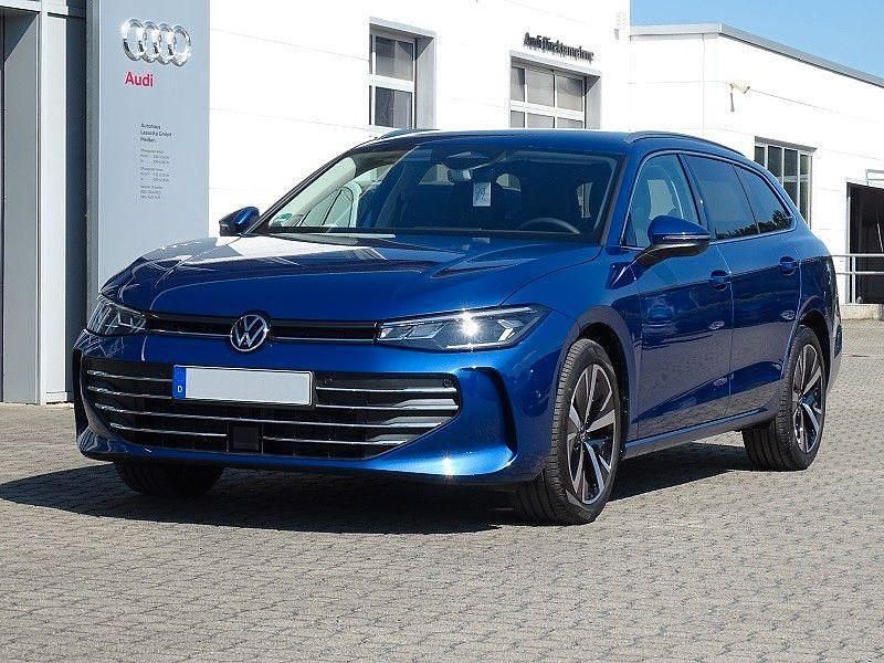 Gebraucht VW Passat IQ Drive 150 PS (110 kW) 2025 Blau Kombi