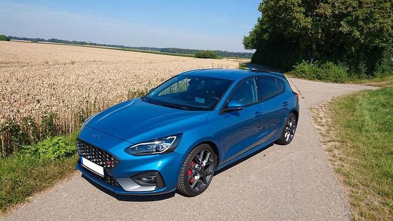 Blau Gebraucht 2020 Ford Focus ST Limousine | 17.500 € (Guter Preis) - Bild 1/4