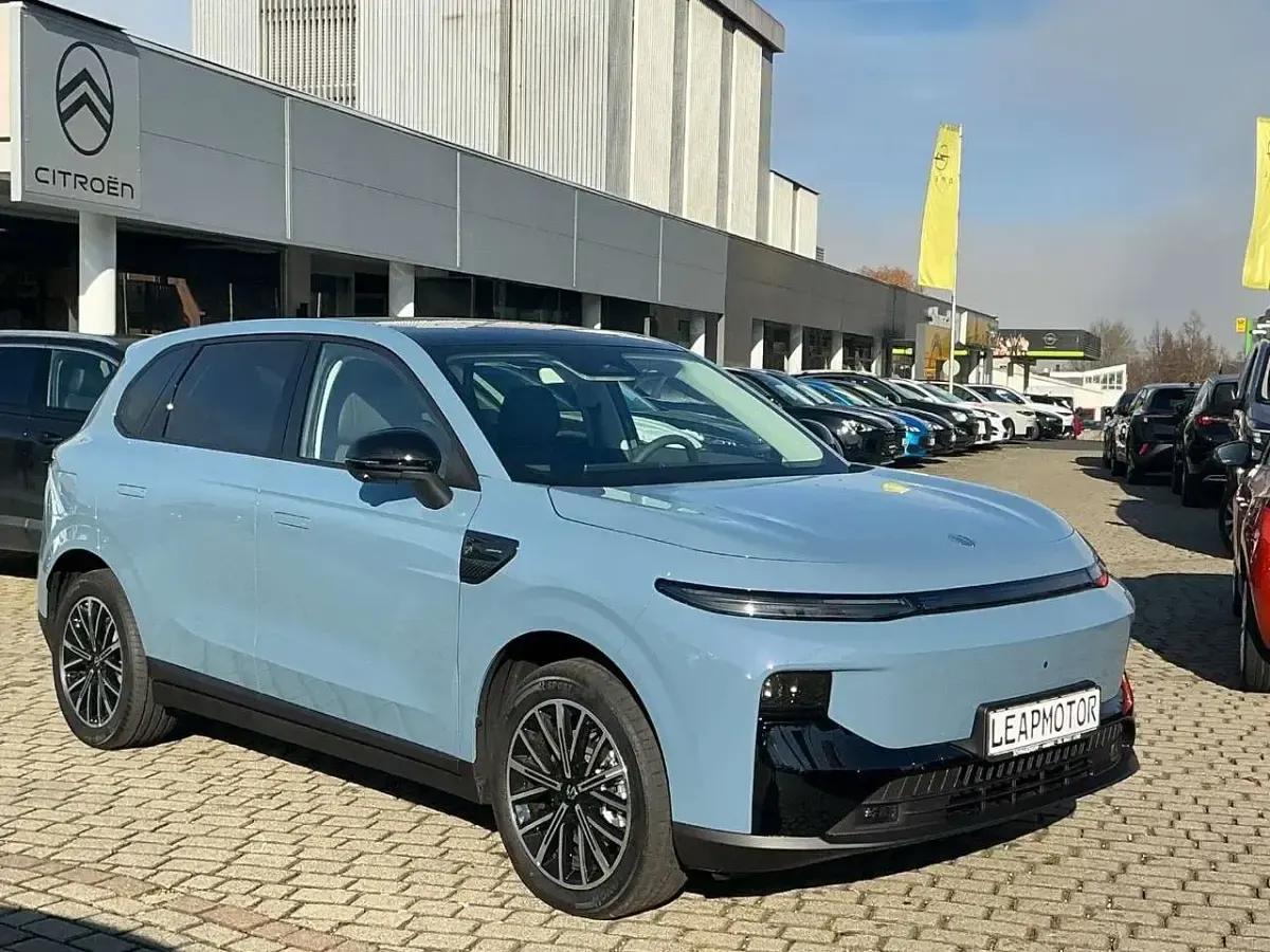 Neu Leapmotor B10 160 kW (218 PS) 2026 Blau SUV