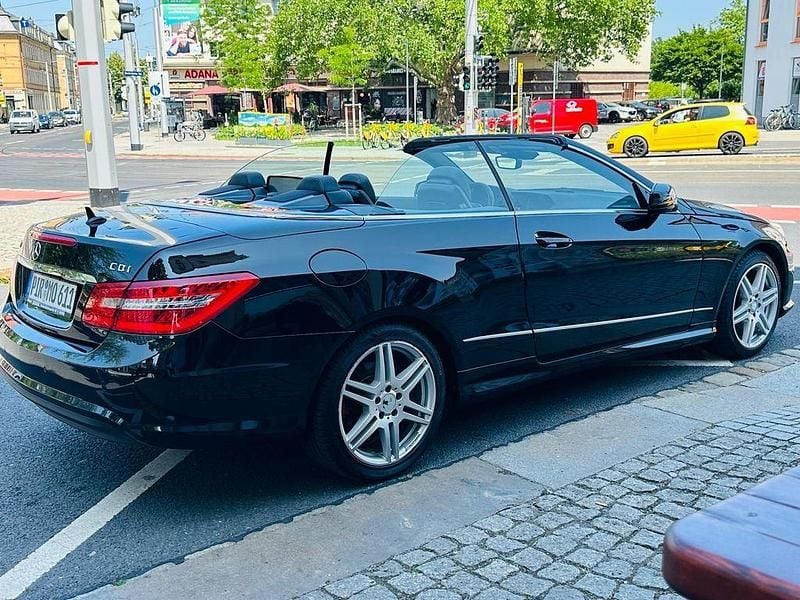 Gebraucht Mercedes E250 Elegance 204 PS (150 kW) 2012 Schwarz Cabrio