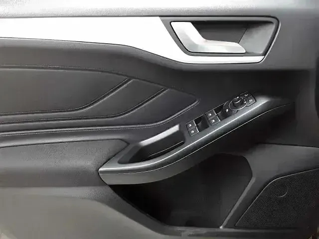 Używany Ford Focus Cool & Connect 120 KM (88 kW) 2022 Szary Sedan/Limuzyna