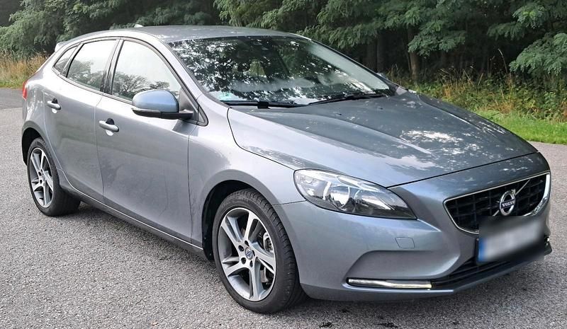 Gebraucht 2015 Volvo V40 Kleinwagen | 10.500 € (Fairer Preis) - Bild 1/4