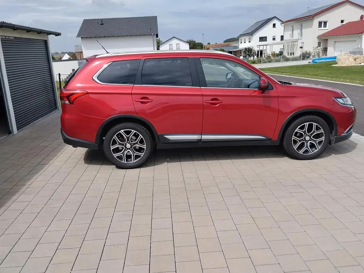 Gebraucht Mitsubishi Outlander 150 PS (110 kW) 2016 Rot SUV