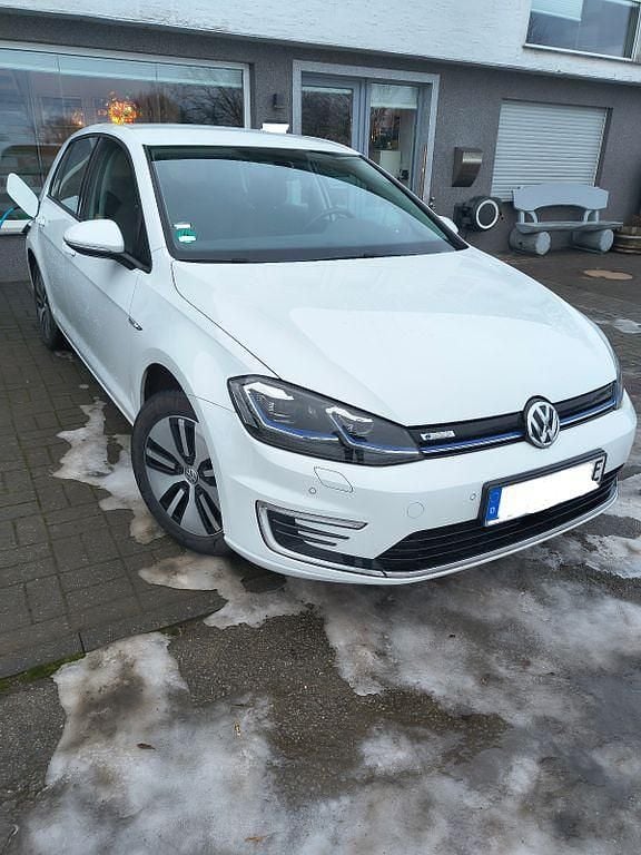 Gebraucht VW Golf 100 kW (136 PS) 2020 Weiß Limousine