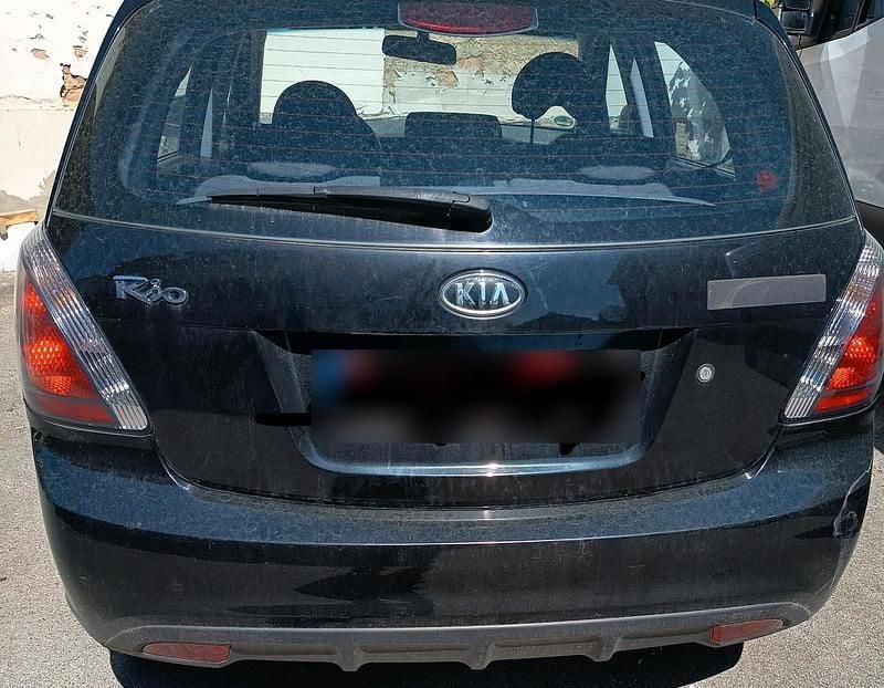 Second-hand Kia Rio 75 CP (55 kW) 2010 Negru Hatchback