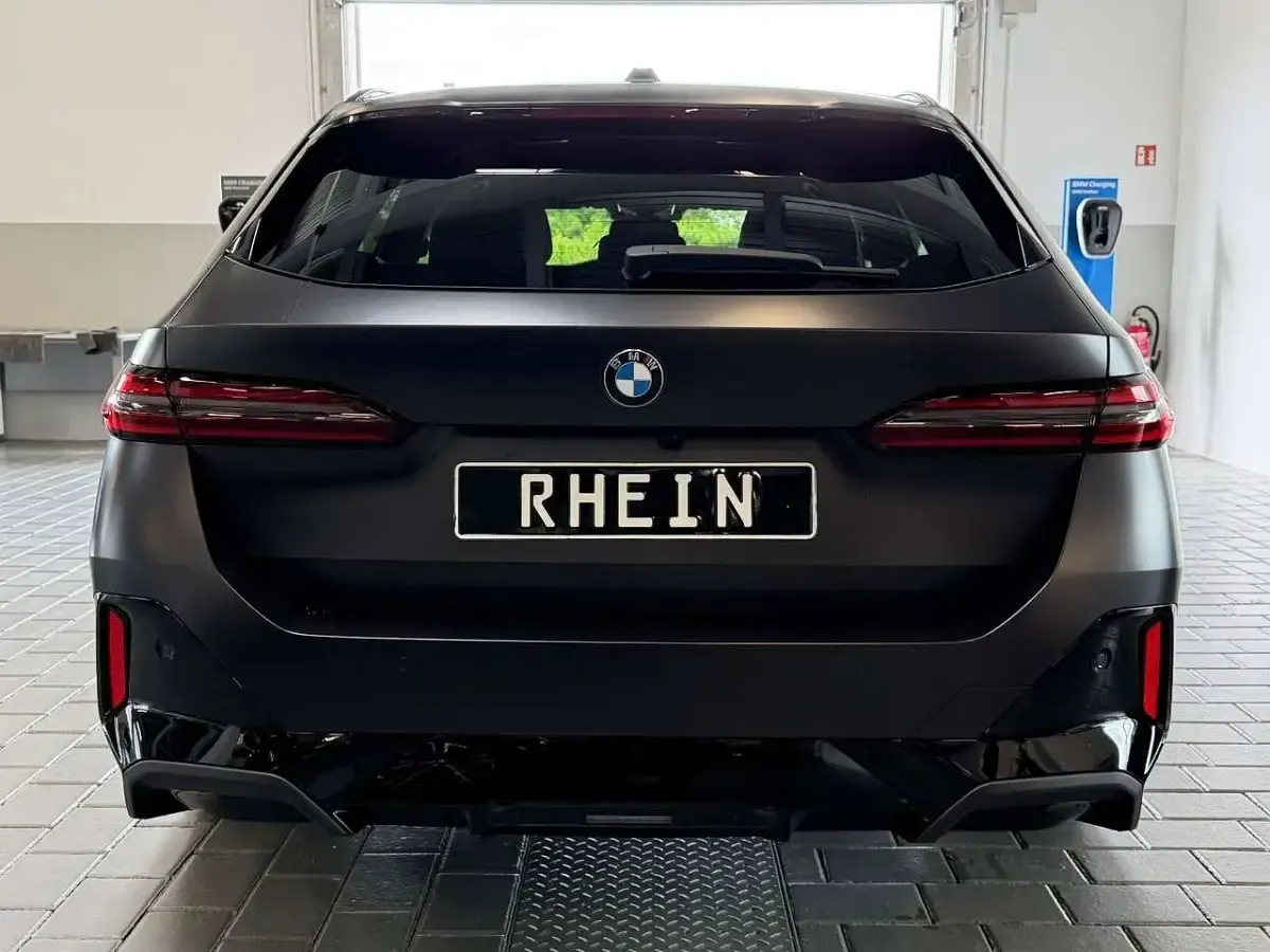 Gebraucht BMW 540 Performance 303 PS (222 kW) 2026 Schwarz Kombi