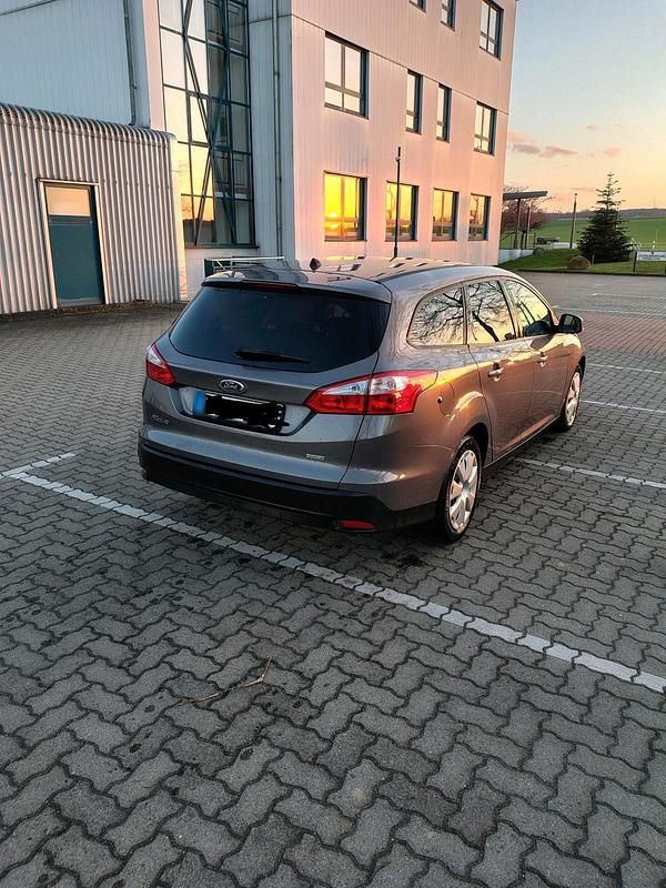 Gebraucht Ford Focus 99 PS (72 kW) 2014 Silber Kombi